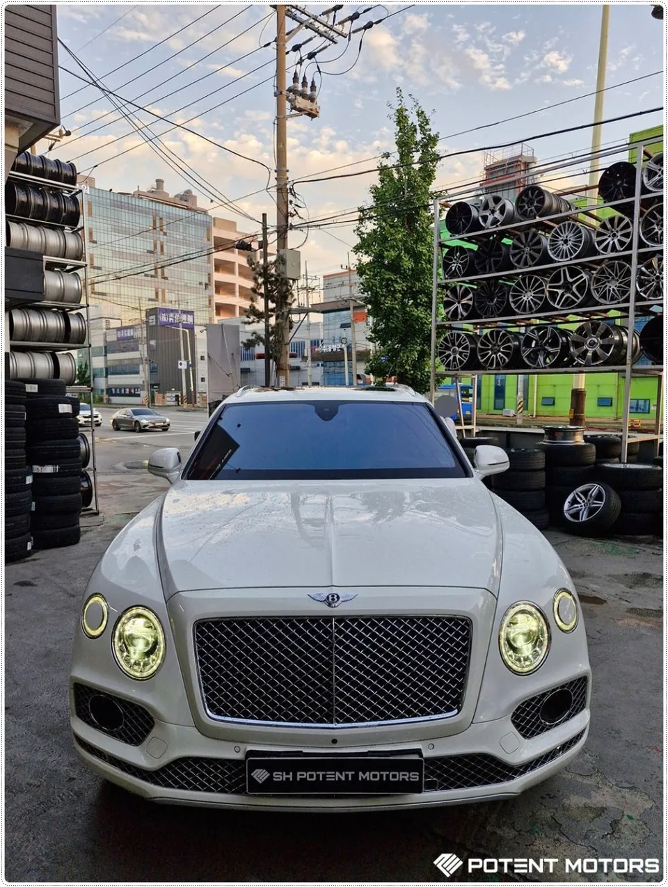 Bentley Bentaygaのホイールリペア・塗装事例 施工写真 4-1