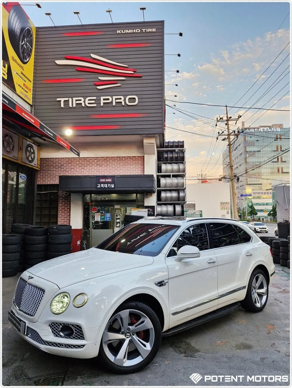 Bentley Bentaygaのホイールリペア・塗装事例 施工写真 1-2