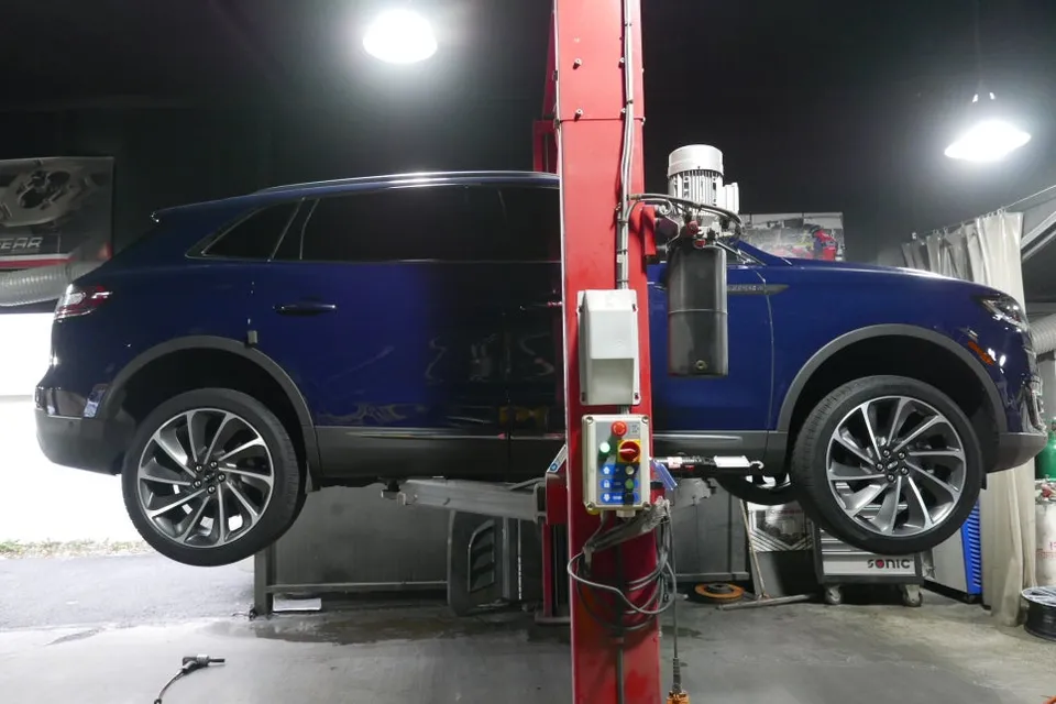 Lincoln Aviator wheel repair - Lincoln Aviator 20-Inch Wheel Repair & Matte Clear Coat photo 4