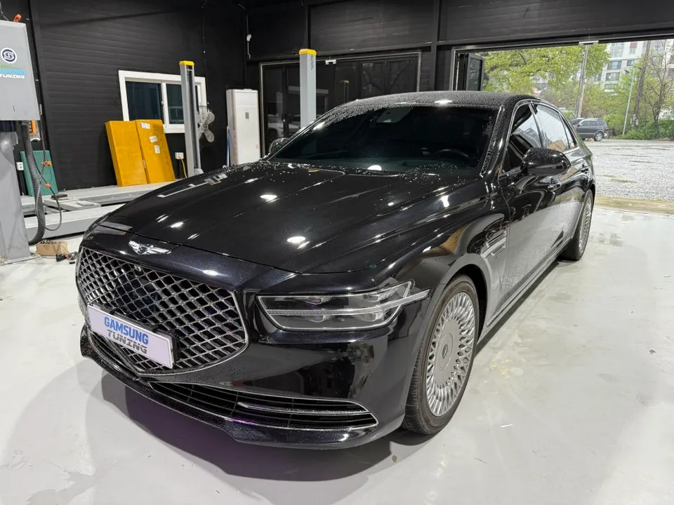Genesis G90 Ambient Lighting Review: Brighter Interior photo 2