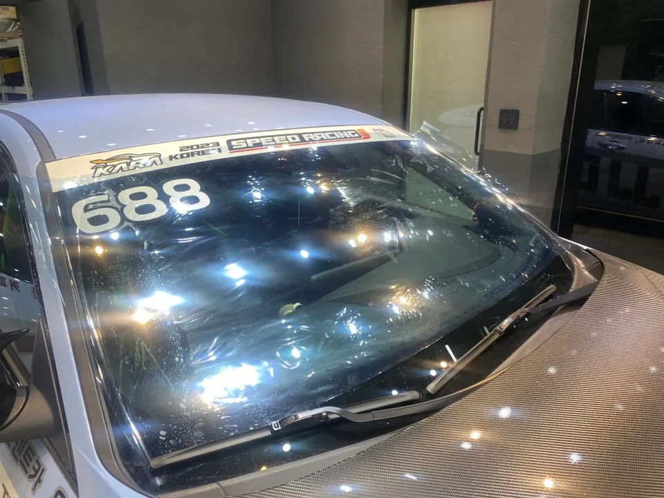 Hyundai Elantra Nのカーフィルム施工事例 施工写真 4-1
