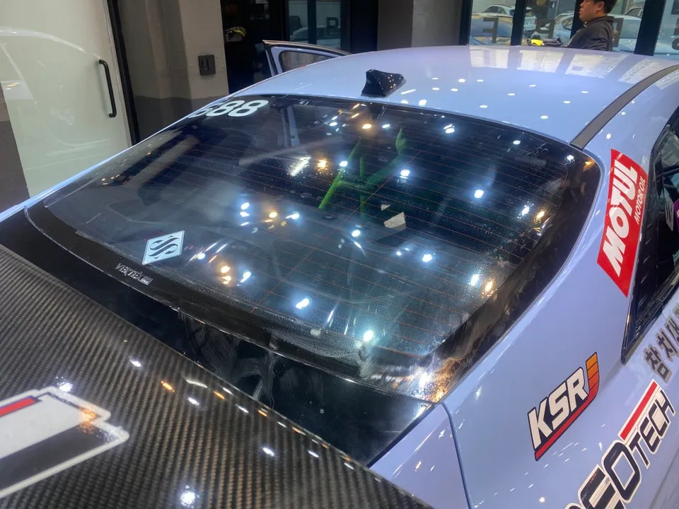 Hyundai Elantra Nのカーフィルム施工事例 施工写真 1-2