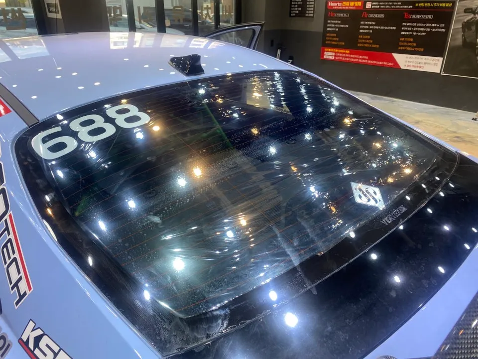 Hyundai Elantra Nのカーフィルム施工事例 施工写真 2-2