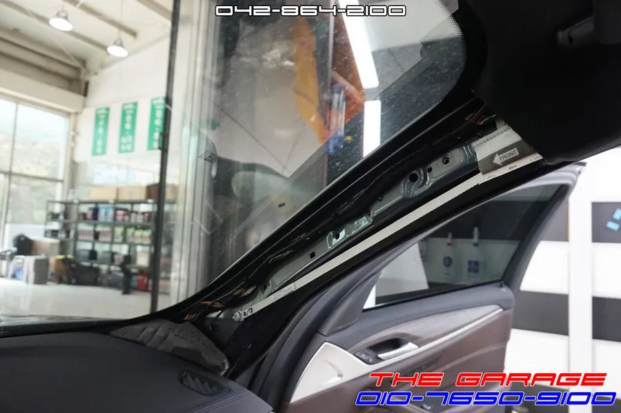 BMW 5 Series G30のドライブレコーダー取付事例 施工写真 1-2