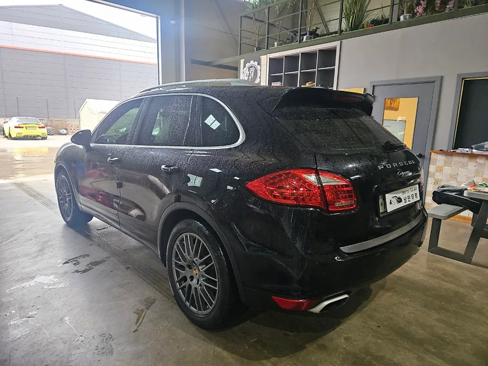 Porsche Cayenne 958 body kit - Porsche Cayenne 958 Body Kit Installation Review photo 4