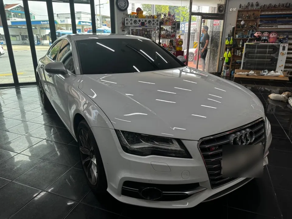 Audi A7 ルーフ・サイドミラーのカーラッピング事例 写真
