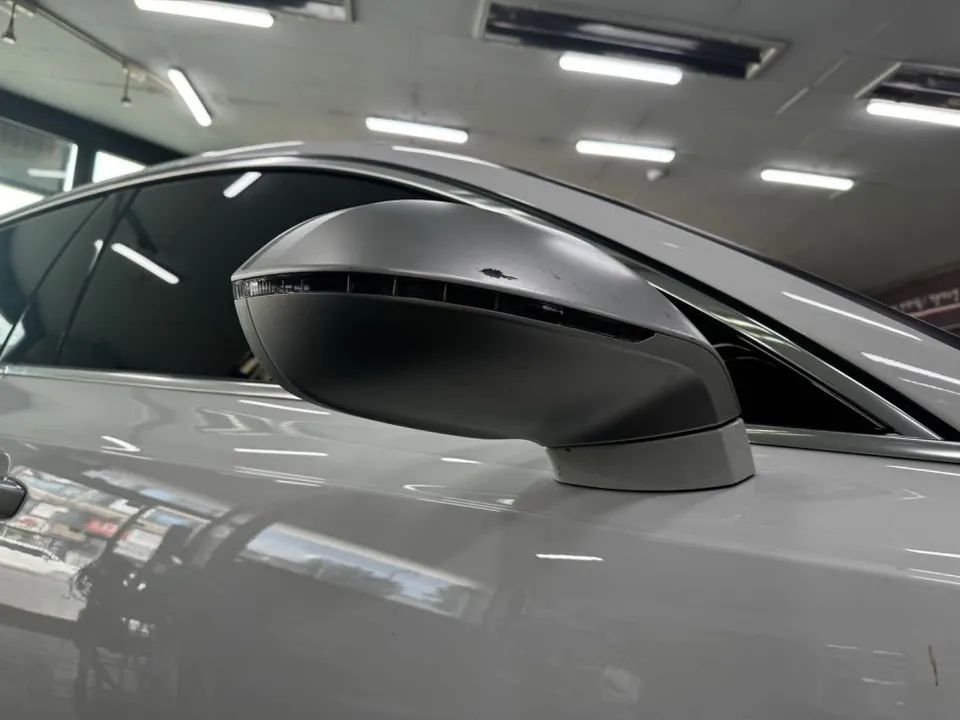Audi A7 ルーフ・サイドミラーのカーラッピング事例 施工写真 3-1