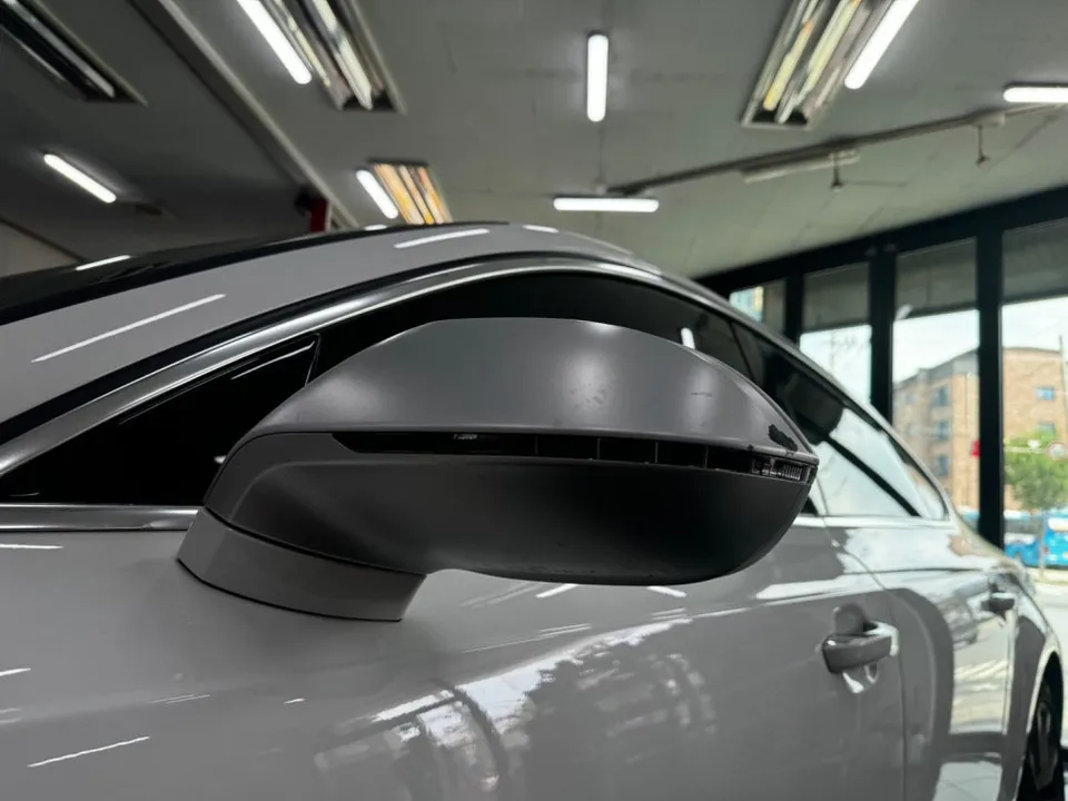 Audi A7 ルーフ・サイドミラーのカーラッピング事例 施工写真 2-2