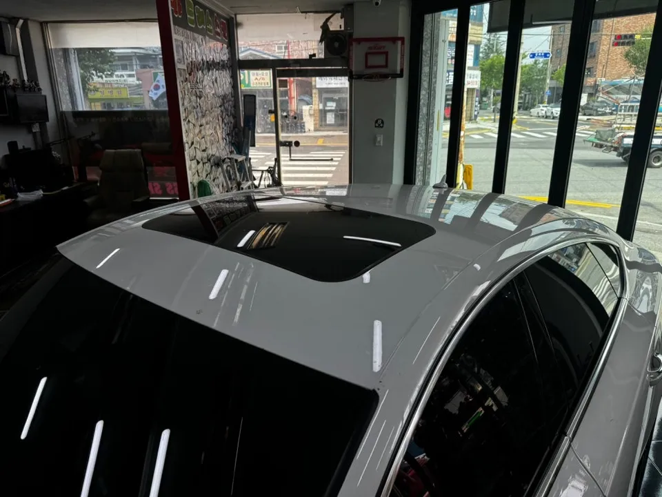 Audi A7 ルーフ・サイドミラーのカーラッピング事例 施工写真 1-3
