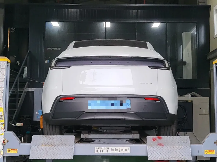 Tesla Model Yのホイールリペア・塗装事例 施工写真 2-1