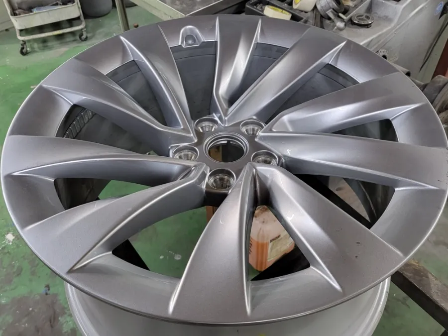 Tesla Model Yのホイールリペア・塗装事例 施工写真 4-1