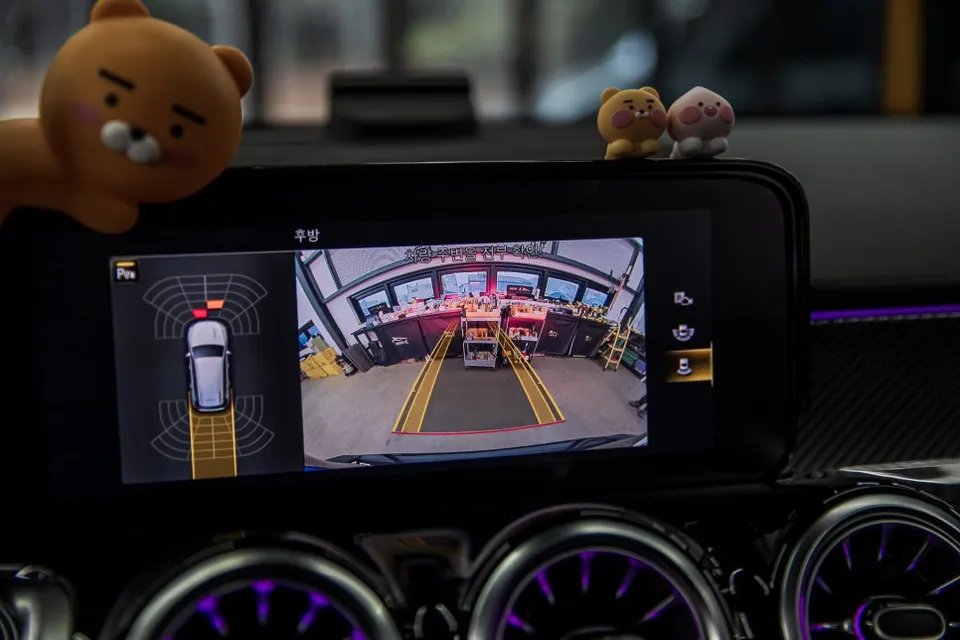 Mercedes-Benz GLB around view - Mercedes-Benz GLB Around View Monitor Retrofit: Park with Confide photo 3
