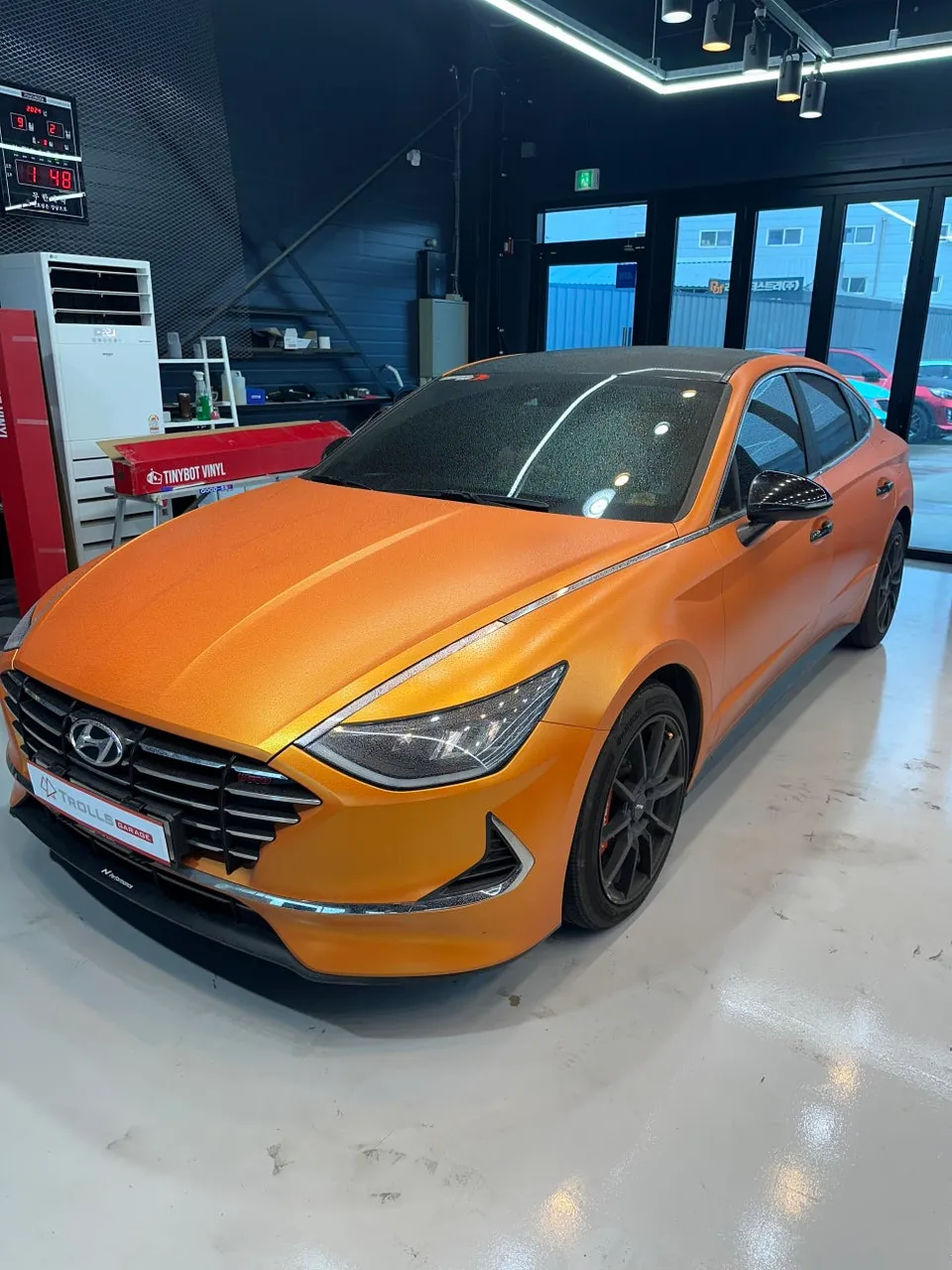 Hyundai Sonata DN8のカーラッピング事例|タイニーボット色 施工写真 1-1