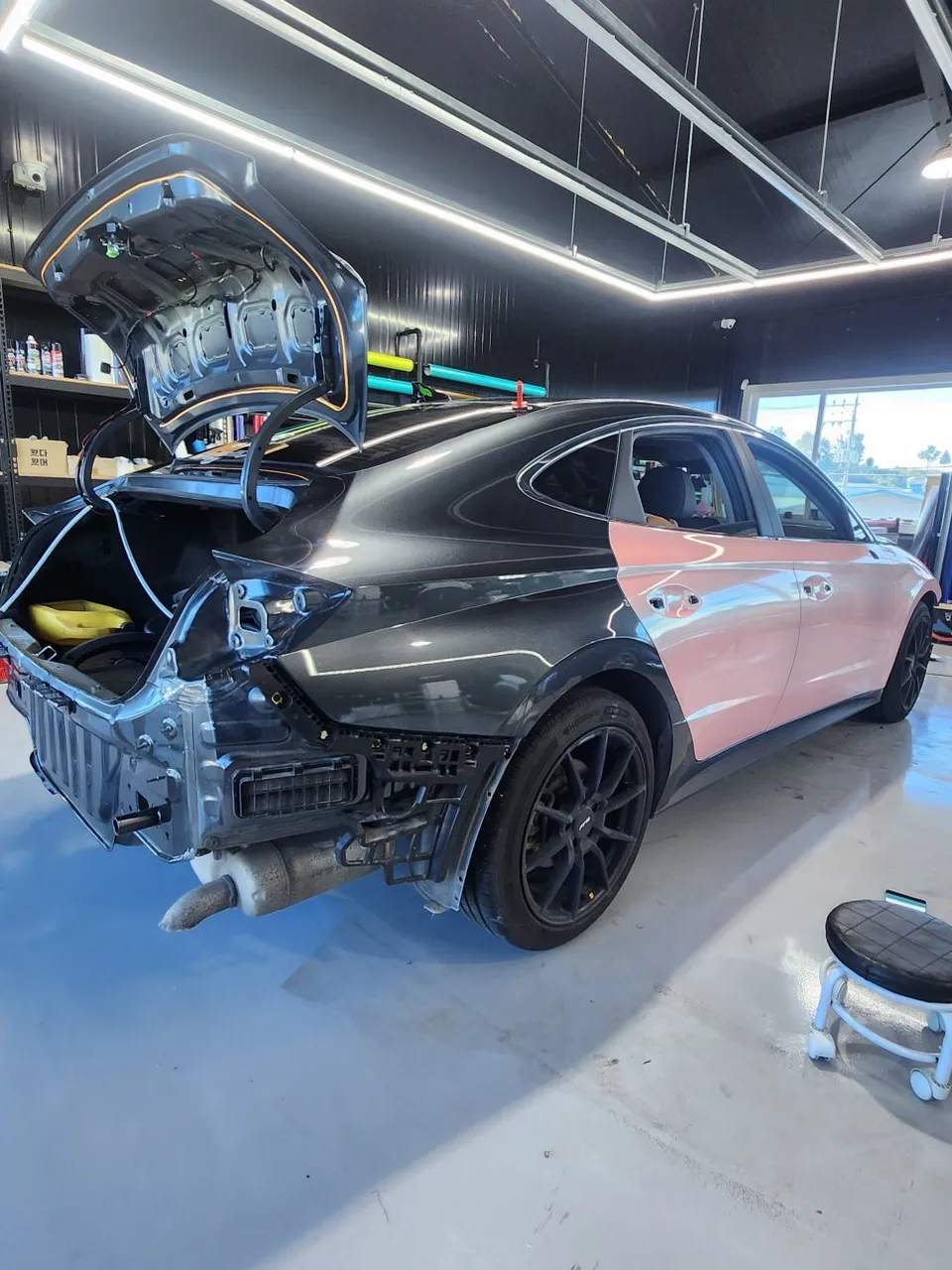 Hyundai Sonata DN8のカーラッピング事例|タイニーボット色 施工写真 1-3
