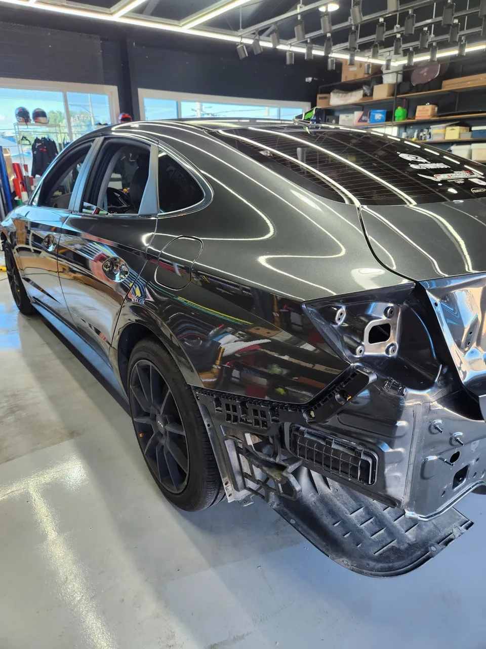 Hyundai Sonata DN8のカーラッピング事例|タイニーボット色 施工写真 2-3