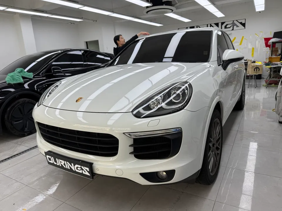 ポルシェ カイエン958 カーラッピング事例|高級感ある仕上がり 施工写真 1-1