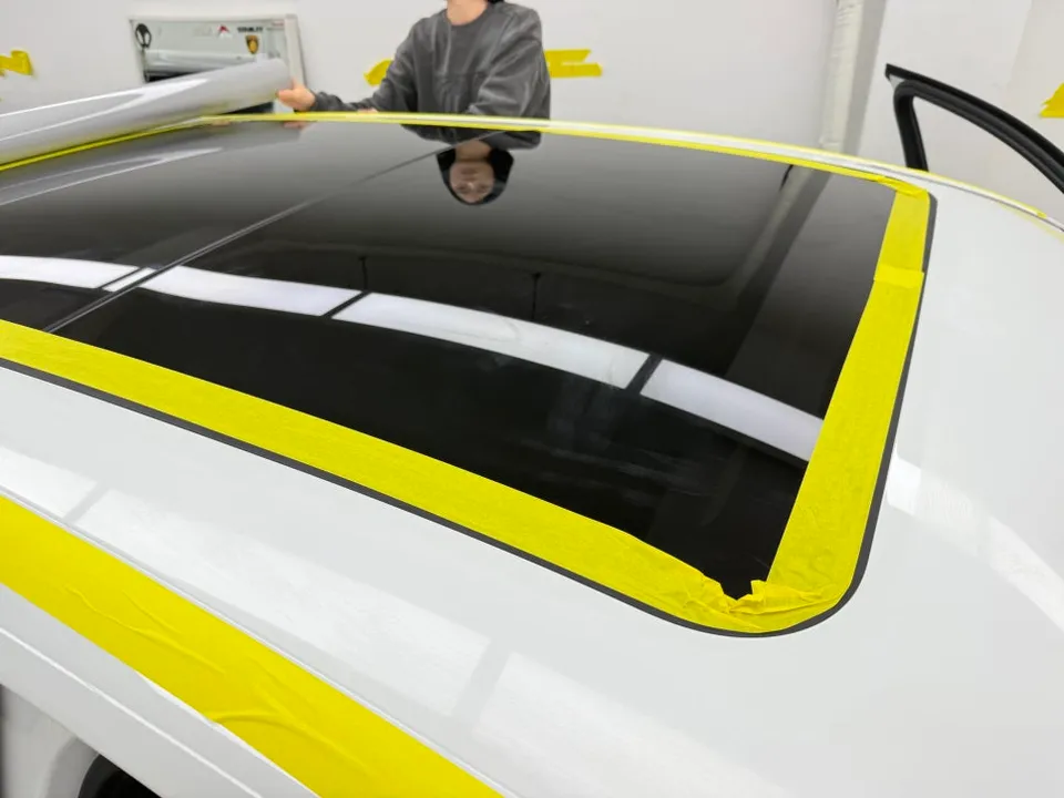 ポルシェ カイエン958 カーラッピング事例|高級感ある仕上がり 施工写真 2-3
