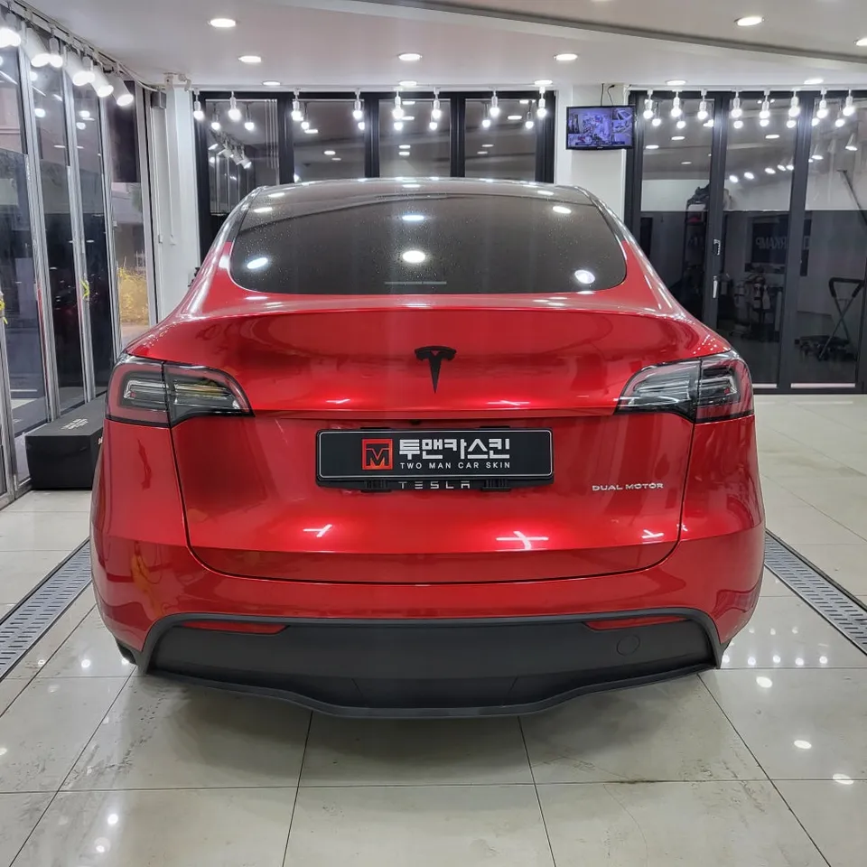 Tesla Model Yのカーラッピング事例|費用目安・仕上がり 施工写真 3-1