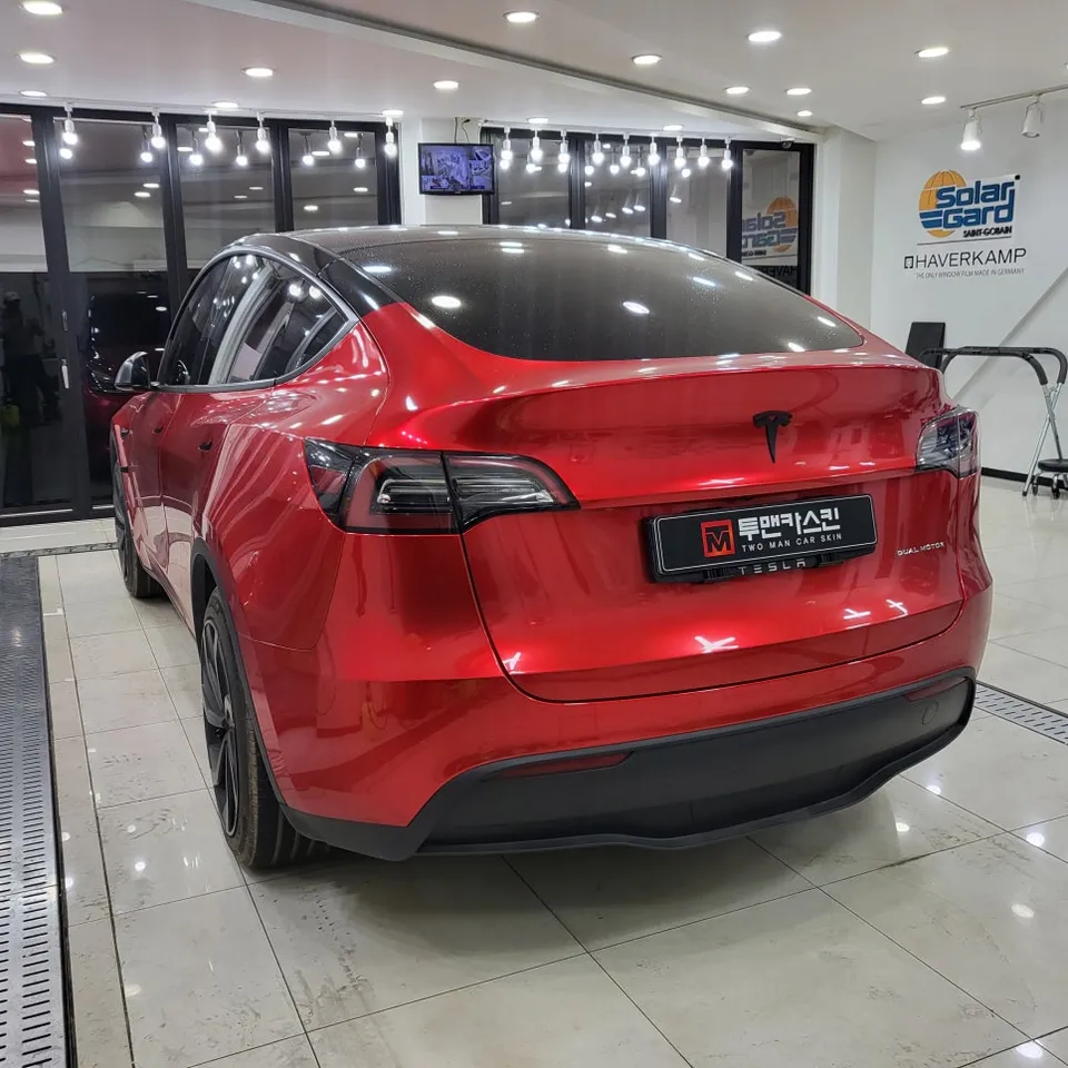 Tesla Model Yのカーラッピング事例|費用目安・仕上がり 施工写真 1-2