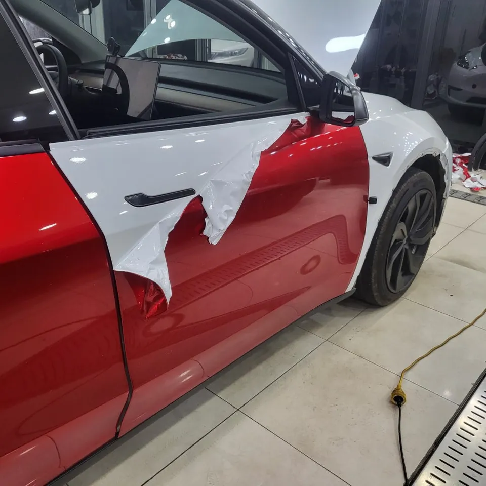 Tesla Model Yのカーラッピング事例|費用目安・仕上がり 施工写真 1-3