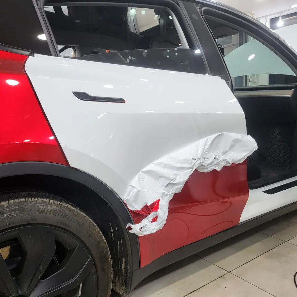 Tesla Model Yのカーラッピング事例|費用目安・仕上がり 施工写真 2-3