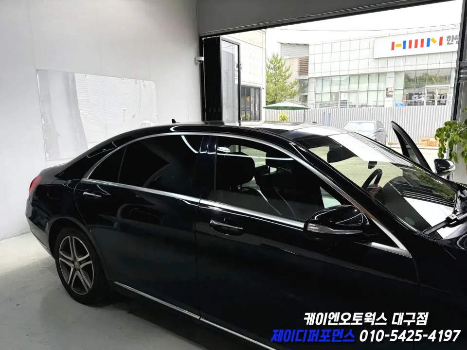 Mercedes-Benz S-Class W222 vinyl wrap - Mercedes-Benz S-Class W222 Vinyl Wrap Review: S63 AMG Conversion photo 4