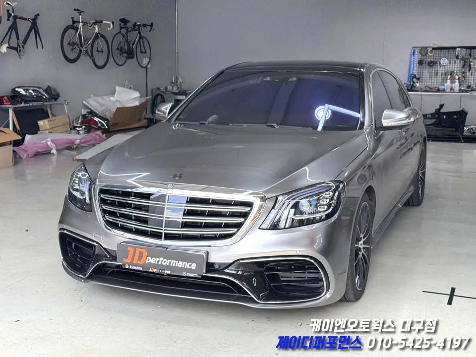 メルセデス・ベンツ Sクラス W222のカーラッピング事例 施工写真 2-2