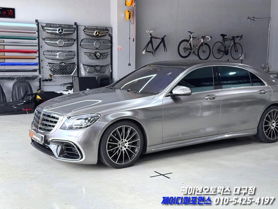 メルセデス・ベンツ Sクラス W222のカーラッピング事例 施工写真 3-2