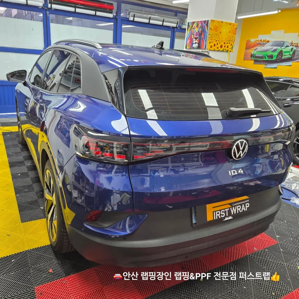 Volkswagen ID.4のカーラッピング事例|高光沢ホワイト 施工写真 2-2