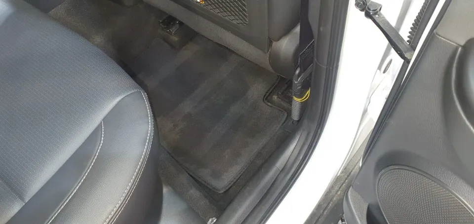 Hyundai Konaのガラスコーティング事例 施工写真 1-3