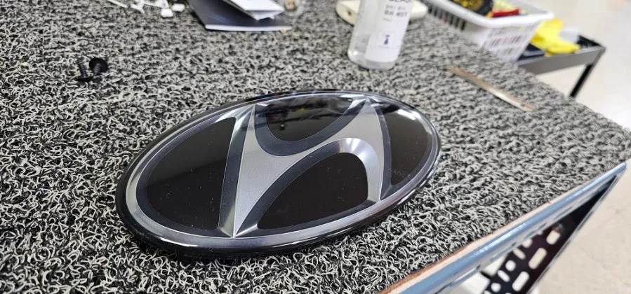 Hyundai Grandeur IG body repair - Hyundai Grandeur IG Emblem Repair Review — Cost & Results photo 4