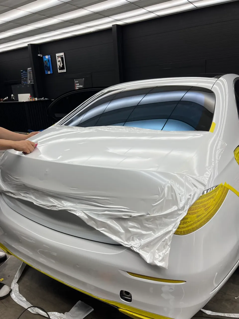 メルセデス・ベンツ S580のカーラッピング事例|費用目安・仕上がり 施工写真 2-3