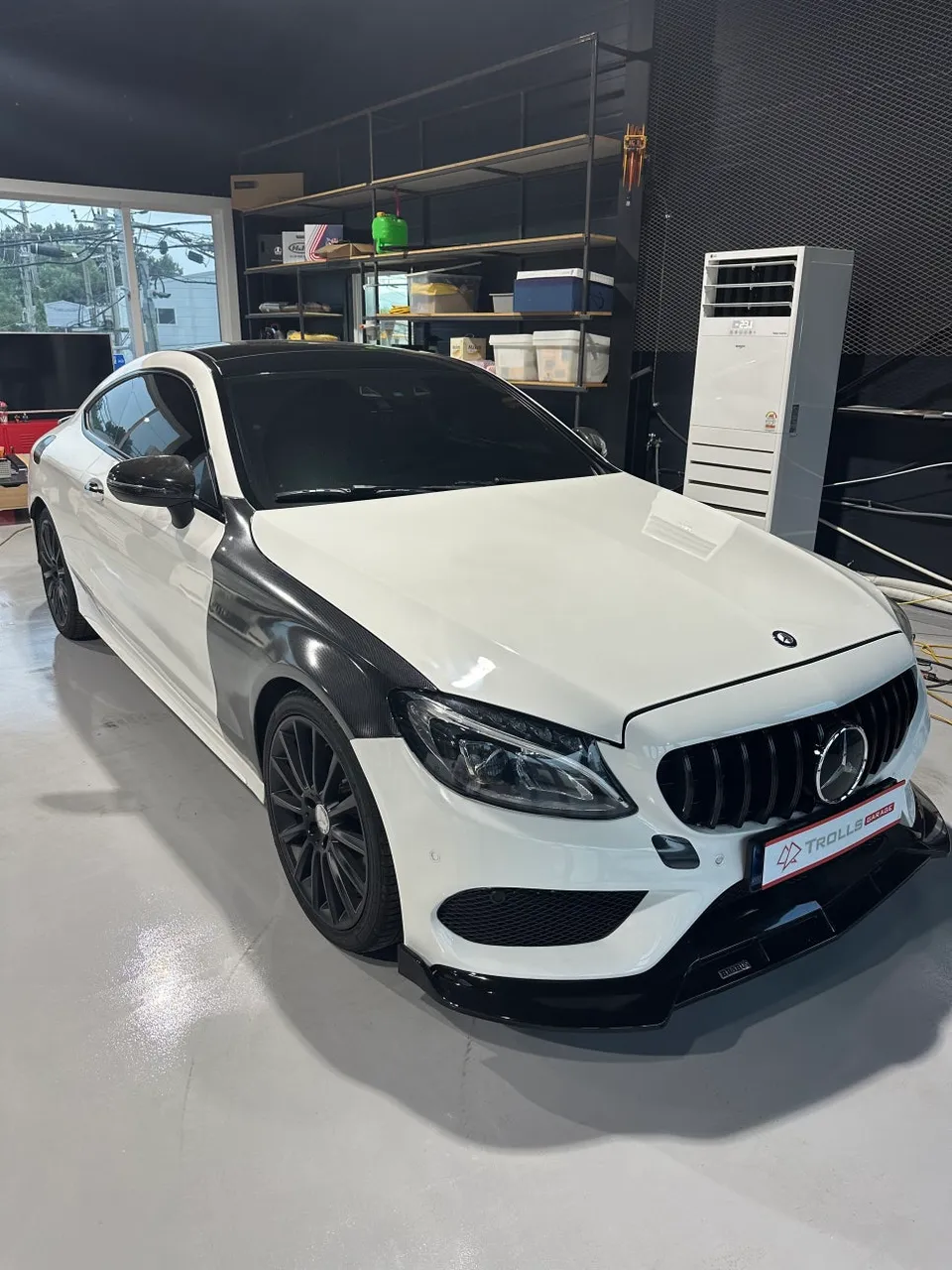 Mercedes-Benz C200のカーラッピング事例|高級感ある仕上がり 施工写真 2-1
