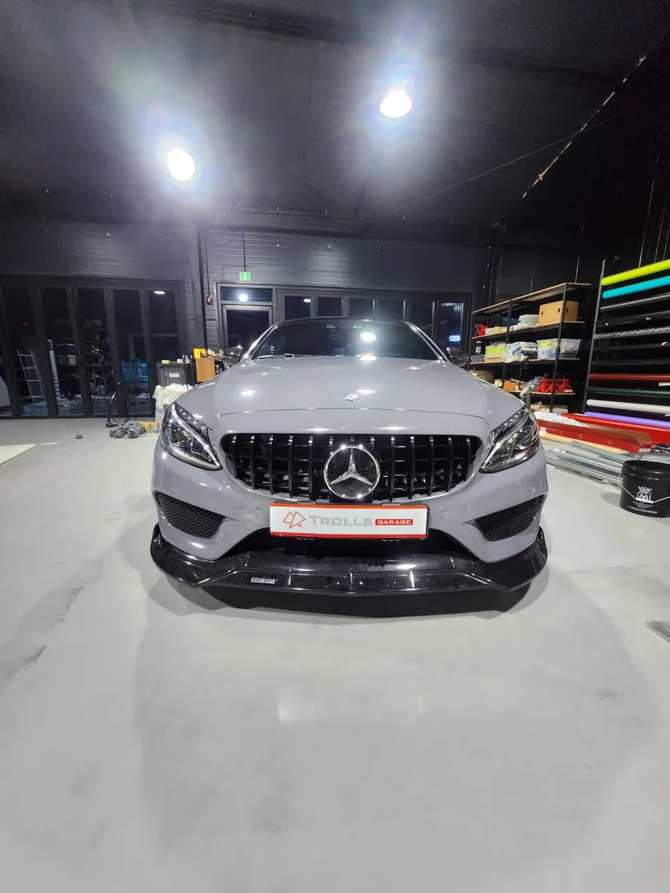 Mercedes-Benz C200のカーラッピング事例|高級感ある仕上がり 施工写真 1-3