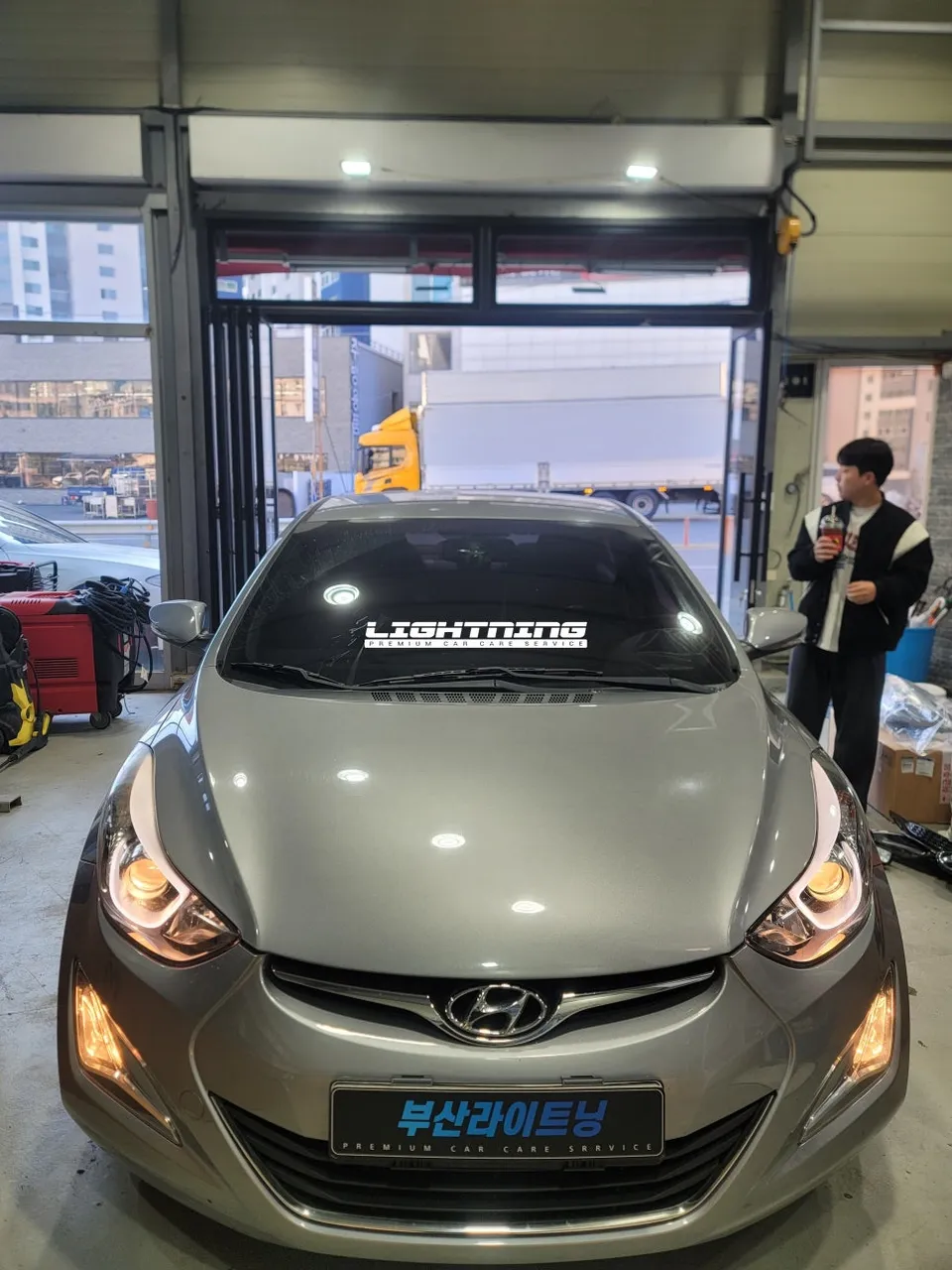 Hyundai Elantra MDのドライブレコーダー取付事例 施工写真 2