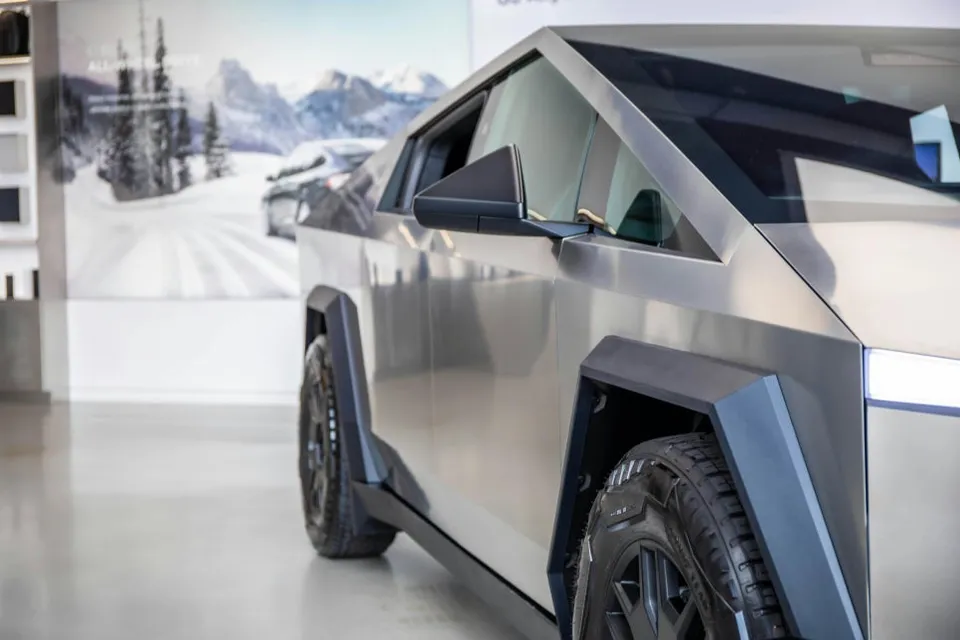 Tesla Cybertruck ppf - Tesla Cybertruck PPF Review: Cost & Rock Chip Protection photo 3