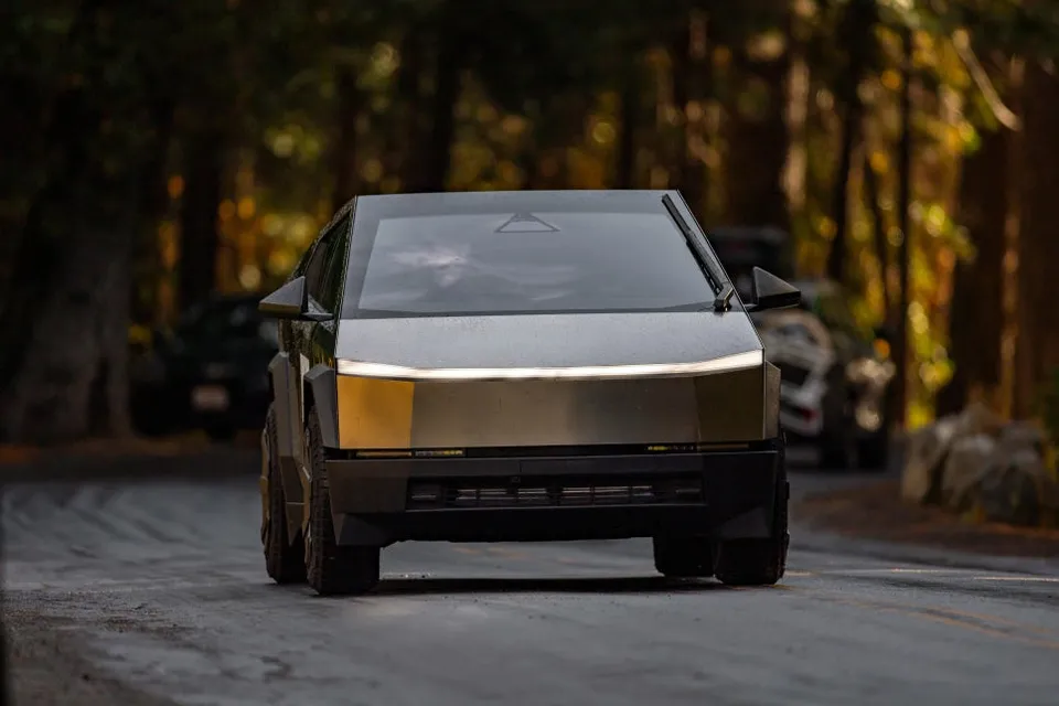 Tesla Cybertruck ppf - Tesla Cybertruck PPF Review: Cost & Rock Chip Protection photo 4