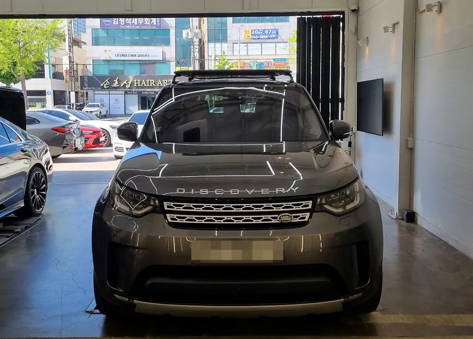 Land Rover Discovery 5 ambient lighting installation result