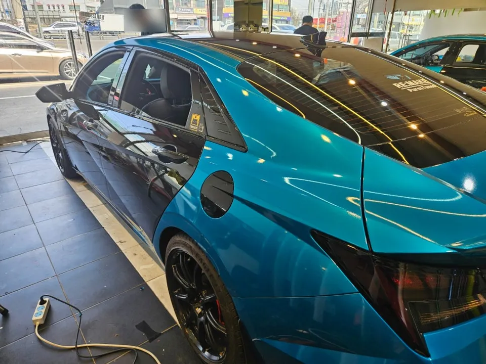 Hyundai Elantra CN7のカーラッピング事例 施工写真 2