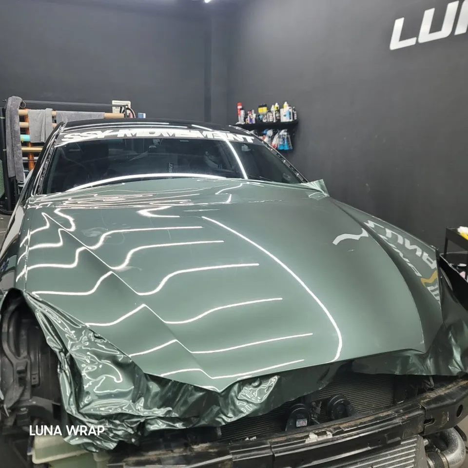 Hyundai Genesis Coupeのカーラッピング事例|アルパイングリーン 施工写真 3-2