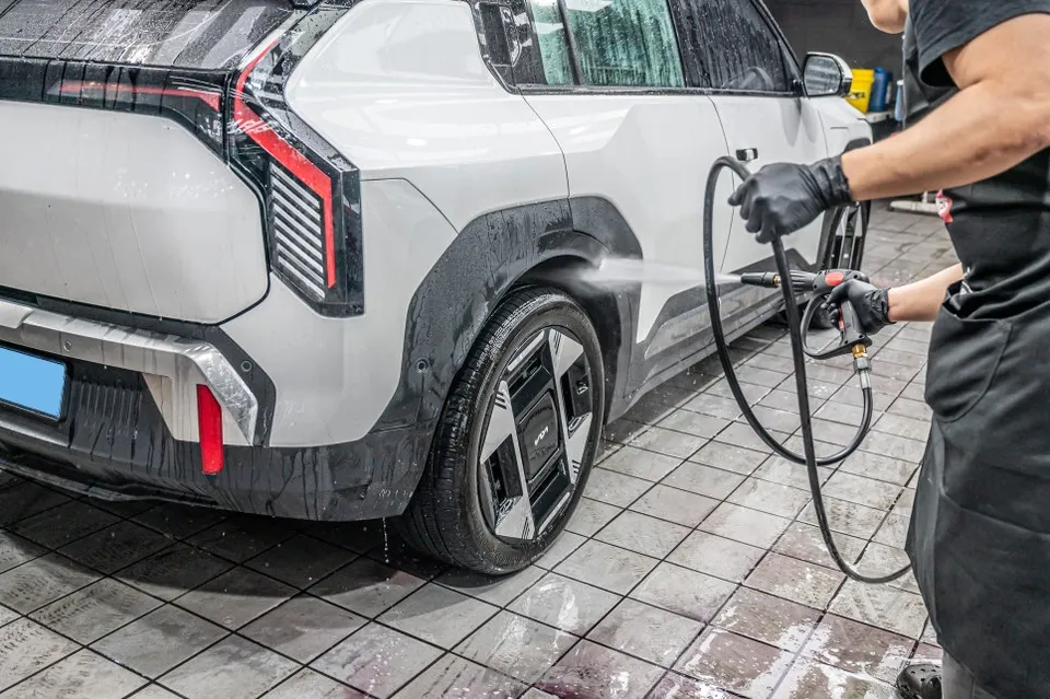 Kia EV3のガラスコーティング事例 施工写真 1-2