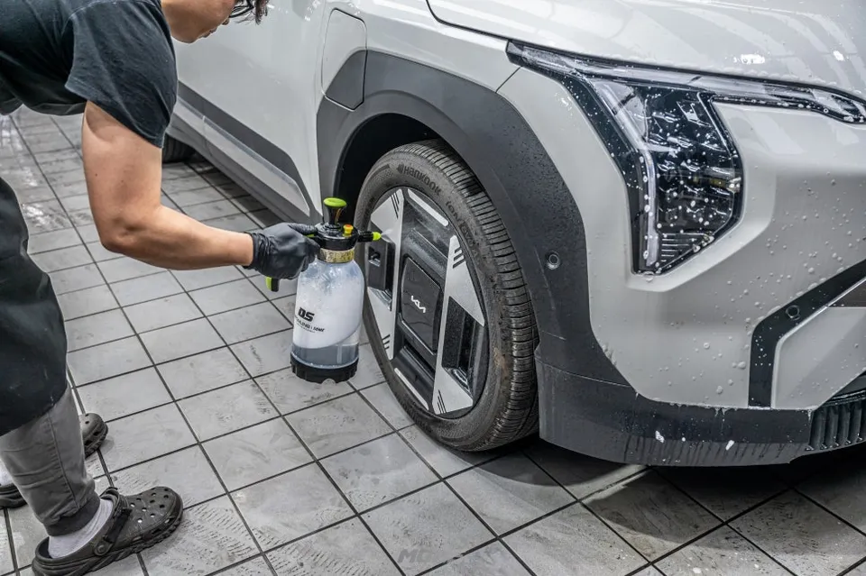 Kia EV3のガラスコーティング事例 施工写真 3-2