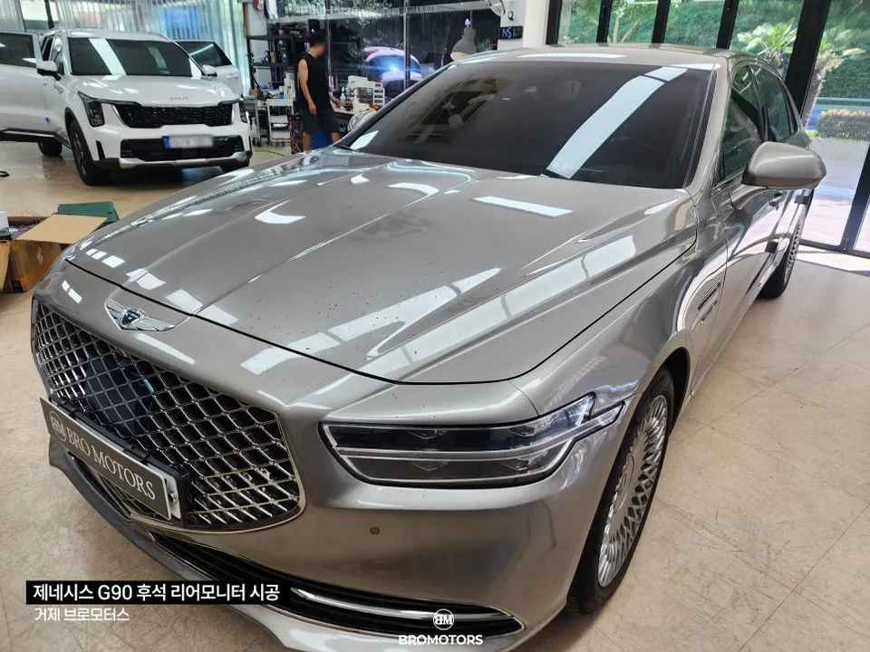 Genesis G90 oem options - Genesis G90 OEM Options Review — Enhanced Rear Seat Experience photo 7