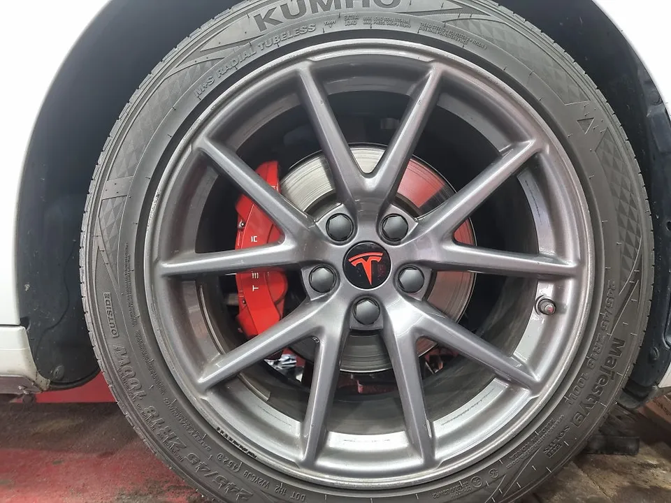 Tesla Model 3 wheel repair - Tesla Model 3 Wheel Repair & Painting Review photo 3