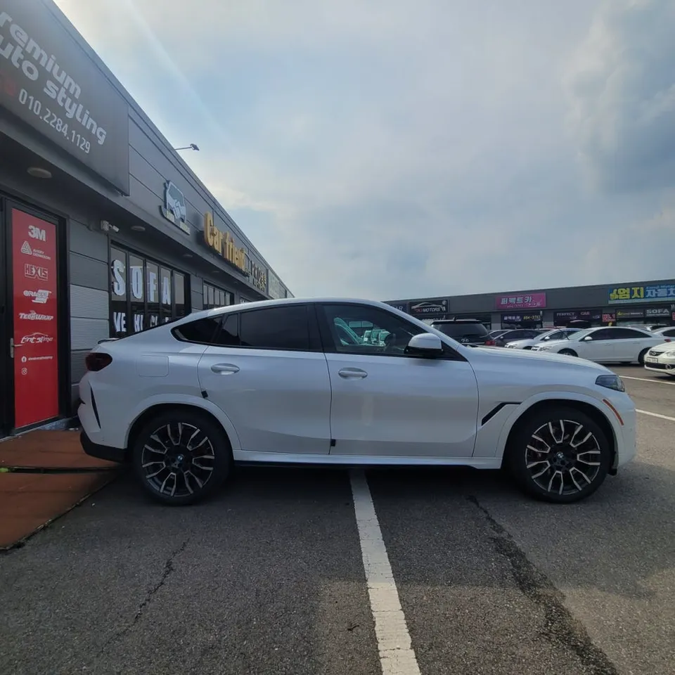 BMW X6 カーフィルム施工事例｜断熱・UVカット効果 写真