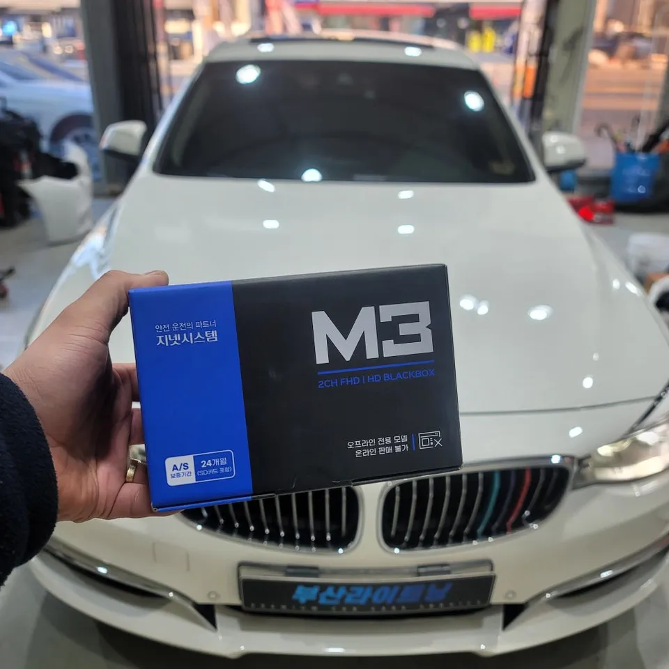 BMW M3のドラレコ取付事例｜費用目安と仕上がり 施工写真 2-1