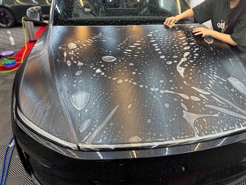 Tesla JuniperのPPF施工事例｜無光フィルムで保護と美観を両立 施工写真 1-2
