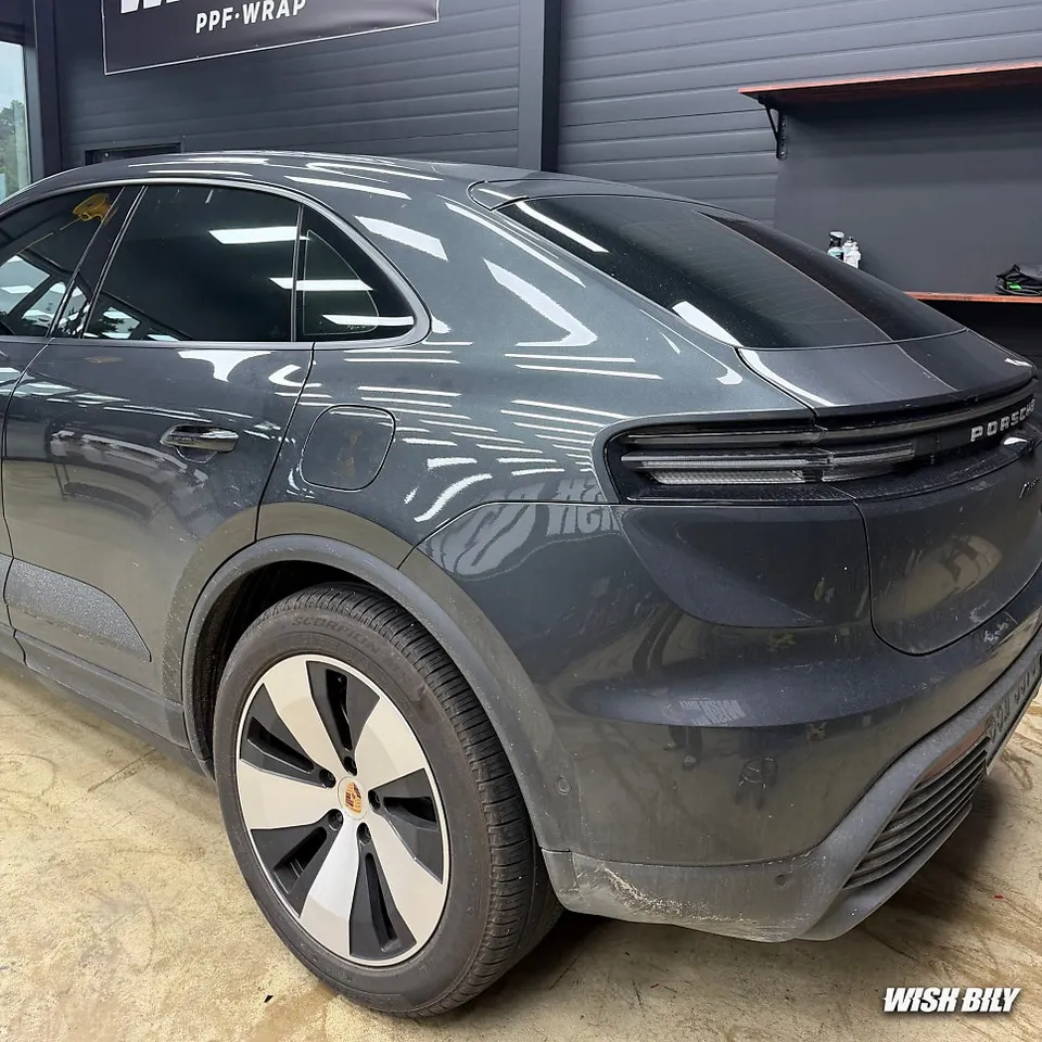 PorscheのPPF施工事例 施工写真 4-1
