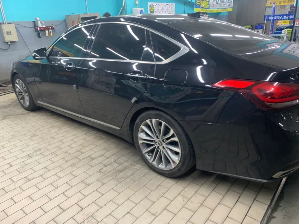 Genesis G80のガラスコーティング事例｜韓国での施工例 施工写真 2-2
