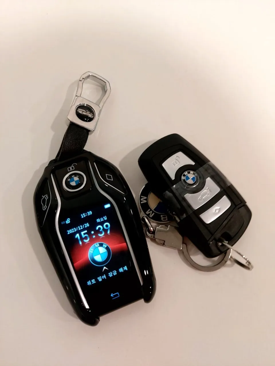BMW 5 Series G30 oem options - BMW 5 Series G30 OEM Options Review: Digital Key Upgrade photo 3